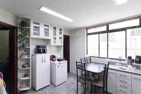 Casa de condomínio à venda com 183m², 4 quartos e 2 vagasCozinha