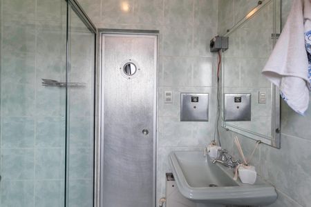 Casa de condomínio à venda com 183m², 4 quartos e 2 vagasBanheiro da suíte 2