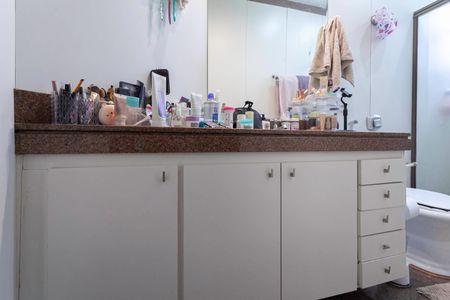 Casa de condomínio à venda com 183m², 4 quartos e 2 vagasBanheiro da suíte 1