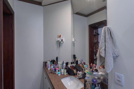 Casa de condomínio à venda com 183m², 4 quartos e 2 vagasBanheiro da suíte 1