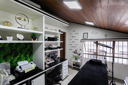 Casa de condomínio à venda com 183m², 4 quartos e 2 vagasSuíte 2