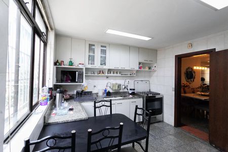 Casa de condomínio à venda com 183m², 4 quartos e 2 vagasCozinha