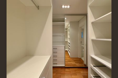 Apartamento para alugar com 200m², 3 quartos e 4 vagasCloset Suíte 3
