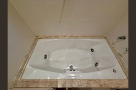 Apartamento para alugar com 200m², 3 quartos e 4 vagasBanheiro Suíte 3