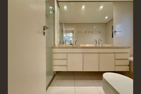 Apartamento para alugar com 200m², 3 quartos e 4 vagasBanheiro Suíte 3