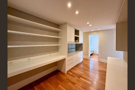 Apartamento para alugar com 200m², 3 quartos e 4 vagasEscritório Apartamento 