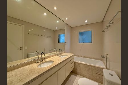 Apartamento para alugar com 200m², 3 quartos e 4 vagasBanheiro Suíte 3
