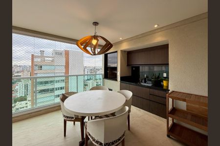 Apartamento para alugar com 200m², 3 quartos e 4 vagasVaranda 