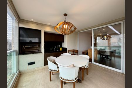 Apartamento para alugar com 200m², 3 quartos e 4 vagasVaranda 