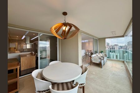 Apartamento para alugar com 200m², 3 quartos e 4 vagasVaranda 