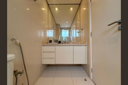 Apartamento para alugar com 200m², 3 quartos e 4 vagasBanheiro Suíte 2