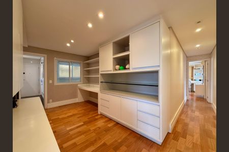 Apartamento para alugar com 200m², 3 quartos e 4 vagasEscritório Apartamento 