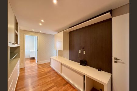 Apartamento para alugar com 200m², 3 quartos e 4 vagasEscritório Apartamento 