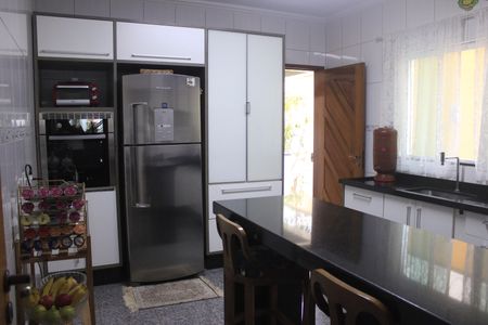 Casa à venda com 219m², 4 quartos e 4 vagasCozinha 