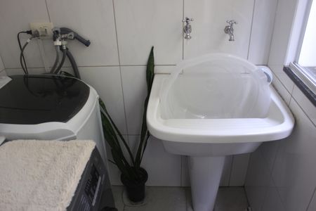 Casa à venda com 219m², 4 quartos e 4 vagasLavanderia 