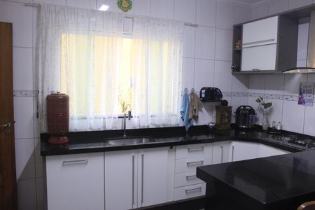 Casa à venda com 219m², 4 quartos e 4 vagasCozinha 