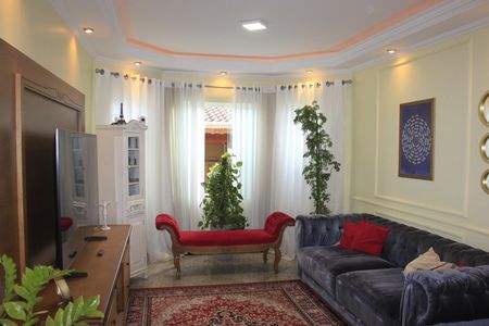 Casa à venda com 219m², 4 quartos e 4 vagasSala 