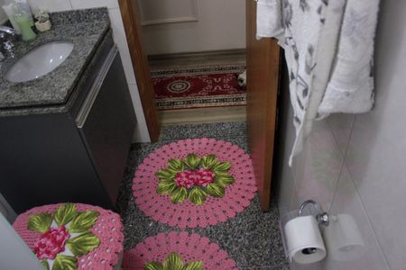 Casa à venda com 219m², 4 quartos e 4 vagasBanheiro social 