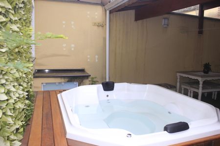 Casa à venda com 219m², 4 quartos e 4 vagasEspaço Gourmet com hidromassagem