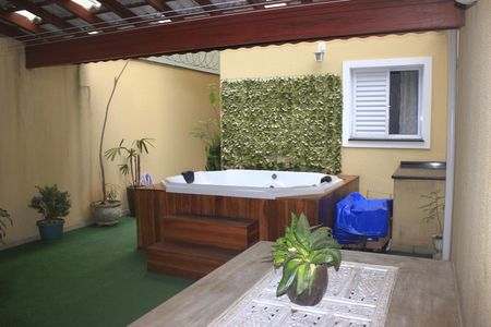 Casa à venda com 219m², 4 quartos e 4 vagasEspaço Gourmet com hidromassagem