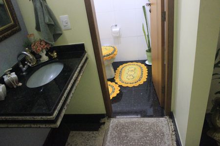 Casa à venda com 219m², 4 quartos e 4 vagasLavabo 