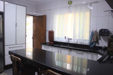 Casa à venda com 219m², 4 quartos e 4 vagasCozinha 