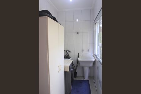 Casa à venda com 219m², 4 quartos e 4 vagasLavanderia 