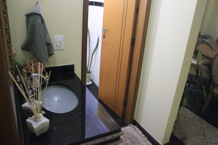 Casa à venda com 219m², 4 quartos e 4 vagasLavabo 