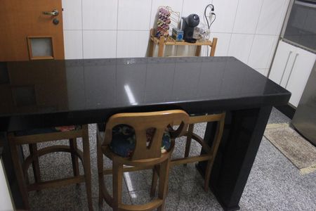 Casa à venda com 219m², 4 quartos e 4 vagasCozinha 