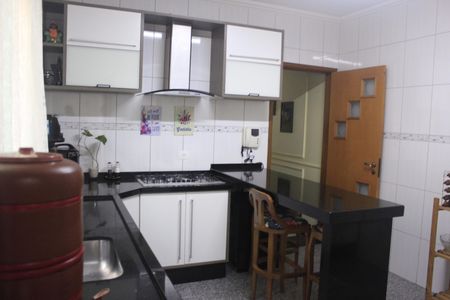 Casa à venda com 219m², 4 quartos e 4 vagasCozinha 