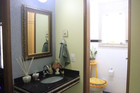 Casa à venda com 219m², 4 quartos e 4 vagasLavabo 