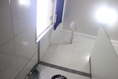 Casa à venda com 219m², 4 quartos e 4 vagasBanheiro social 