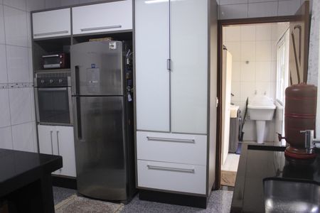 Casa à venda com 219m², 4 quartos e 4 vagasCozinha 