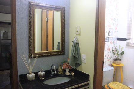 Casa à venda com 219m², 4 quartos e 4 vagasLavabo 