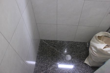 Casa à venda com 219m², 4 quartos e 4 vagasBanheiro social 