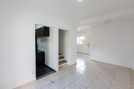 Sala de casa de condomínio à venda com 3 quartos, 87m² em Chácara Primavera, Campinas