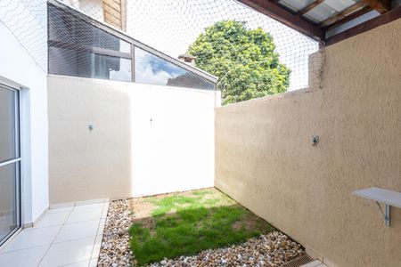 Quintal de casa de condomínio à venda com 3 quartos, 87m² em Chácara Primavera, Campinas