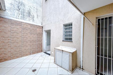 Casa de condomínio à venda com 108m², 4 quartos e 1 vagaBanheiro de serviço