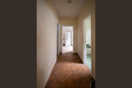 Casa à venda com 450m², 3 quartos e 5 vagasCorredor 