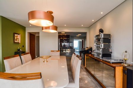 Apartamento à venda com 140m², 3 quartos e 2 vagas Apartamento à venda com 140m², 3 quartos e 2 vagasSala de Jantar