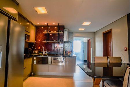 Apartamento à venda com 140m², 3 quartos e 2 vagas Apartamento à venda com 140m², 3 quartos e 2 vagasCozinha