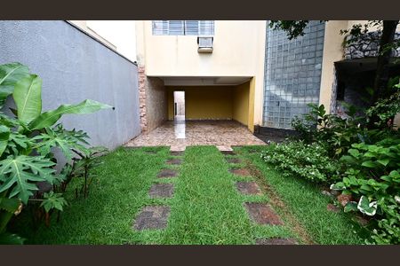 Casa para alugar com 4 quartos, 300m² em Santa Genoveva, Goiânia