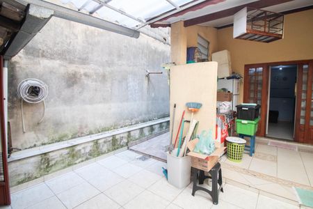 Casa à venda com 200m², 3 quartos e 5 vagasQUINTAL E ÁREA DE SERVIÇO