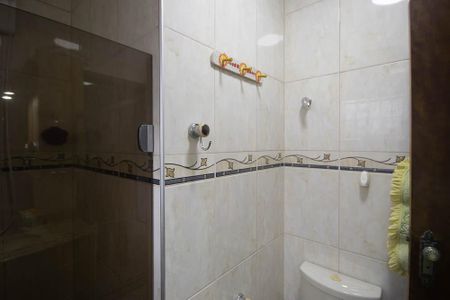 Casa à venda com 670m², 5 quartos e 8 vagasBanheiro da Suíte 2