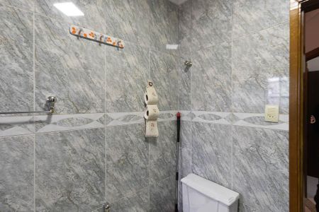 Casa à venda com 670m², 5 quartos e 8 vagasBanheiro da Suíte 1