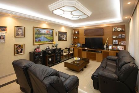 Casa à venda com 670m², 5 quartos e 8 vagasSala 