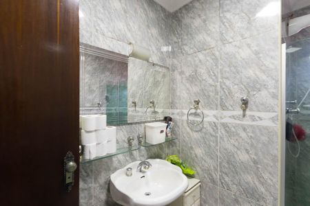 Casa à venda com 670m², 5 quartos e 8 vagasBanheiro da Suíte 1