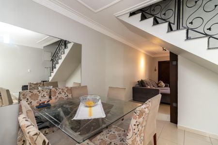 Casa de condomínio à venda com 200m², 3 quartos e 2 vagas Casa de condomínio à venda com 200m², 3 quartos e 2 vagasSala de Jantar