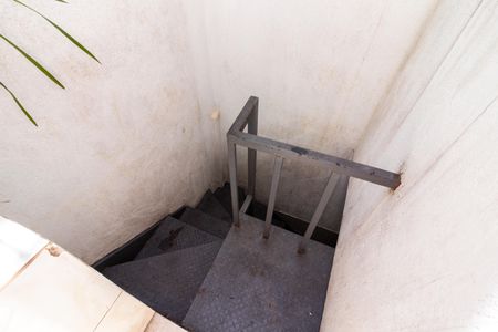 Casa de condomínio à venda com 200m², 3 quartos e 2 vagas Casa de condomínio à venda com 200m², 3 quartos e 2 vagasEscada da Garagem