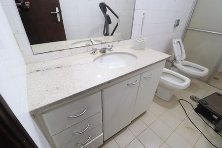 Casa para alugar com 360m², 4 quartos e 4 vagasBanheiro Social